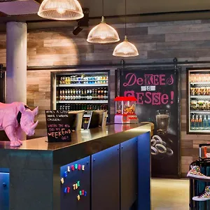 Moxy Frankfurt East Отель