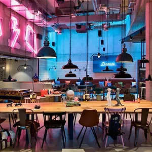 Moxy Frankfurt City Center Отель